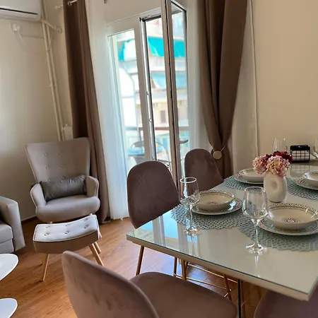 Acropolis Luxury Sidewalk View Apartment *